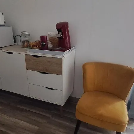 Comme Chez Vous Bed & Breakfast 3*